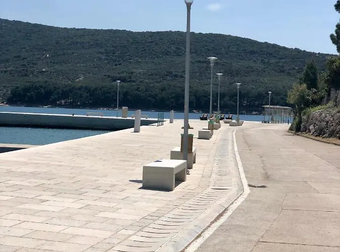 Seayou!***charming 1-bedroom Unit In The Old Center Of Cres